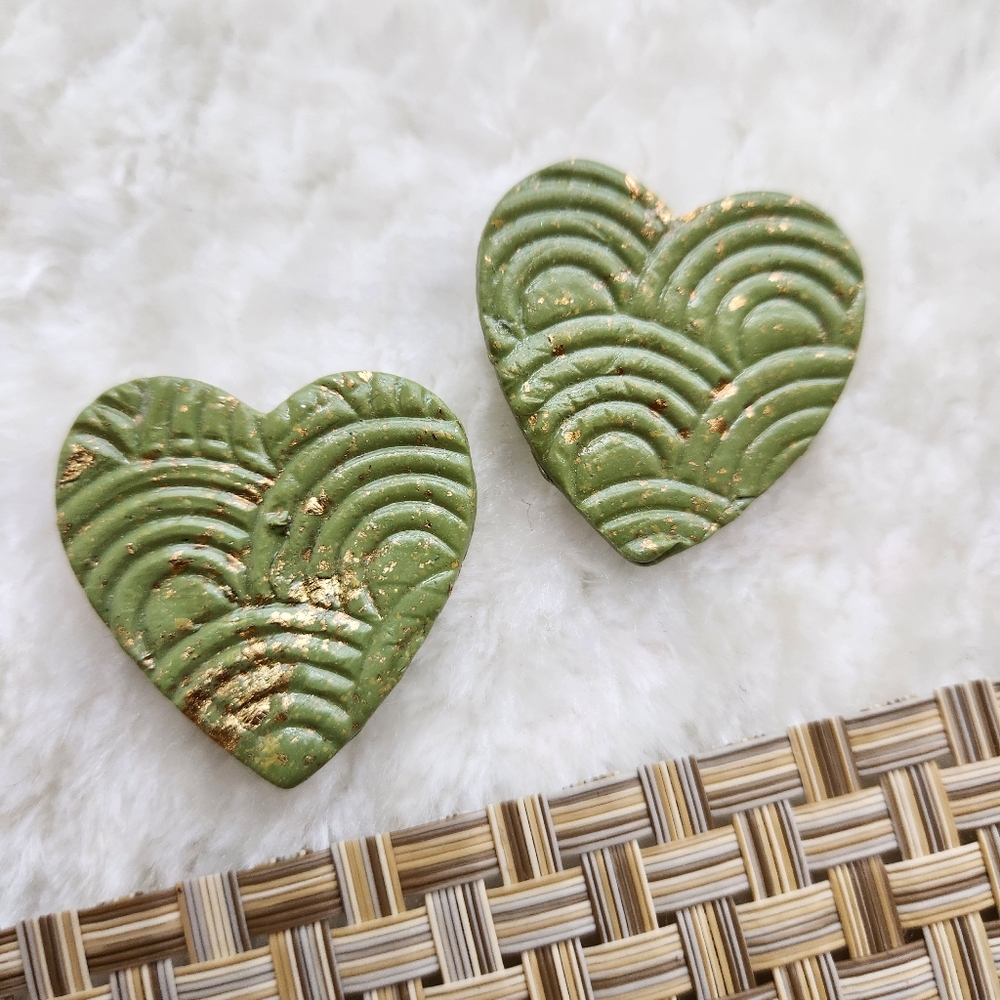 Green Heart-Shaped Swirl Pattern Earrings